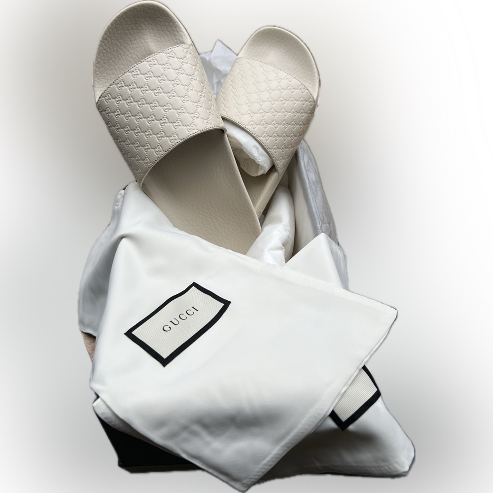 Gucci Microguccissima ivory leather/rubber slides